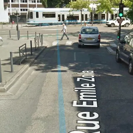 Studio Terrasse A Cote Tram *