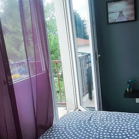 Studio Terrasse A Cote Tram